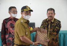 Kadis Perhubungan Buton dan Asisten Perekonomian Pembangunan Purna Bhakti