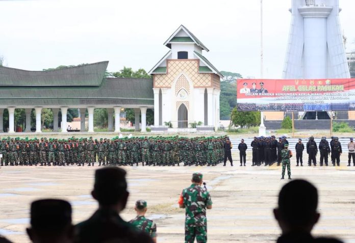 Pangdam XIV Hasanuddin Pimpin Apel Gelar Pasukan Pengamanan Kunker Wapres di Sultra Pangdam XIV Hasanuddin Pimpin Apel Gelar Pasukan Pengamanan Kunker Wapres di Sultra