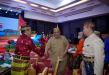 Gubernur Ali Mazi Hadiri Pengukuhan Pengurus KKSS Sultra Gubernur Ali Mazi Hadiri Pengukuhan Pengurus KKSS Sultra