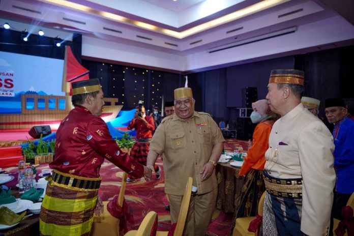 Gubernur Ali Mazi Hadiri Pengukuhan Pengurus KKSS Sultra Gubernur Ali Mazi Hadiri Pengukuhan Pengurus KKSS Sultra