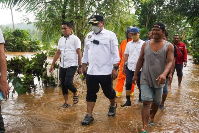 Wali kota baubau tinjau banjir Wali kota baubau tinjau banjir