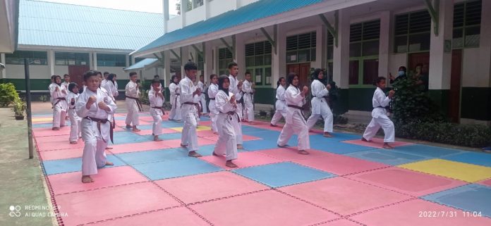Ujian kenaikan sabuk Inkanas SMKN 3 Baubau