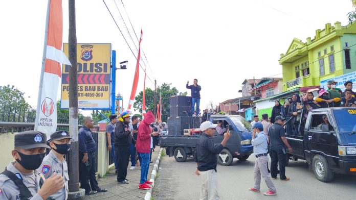 Aksi damai di Mapolres Baubau Aksi damai di Mapolres Baubau
