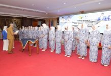 Asrun Lio Melantik DPD IWAPI Sultra Periode 2022-2027