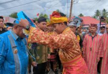 Bupati Buton Selatan Disambut Meriah dengan Nuansa Adat Budaya Daerah