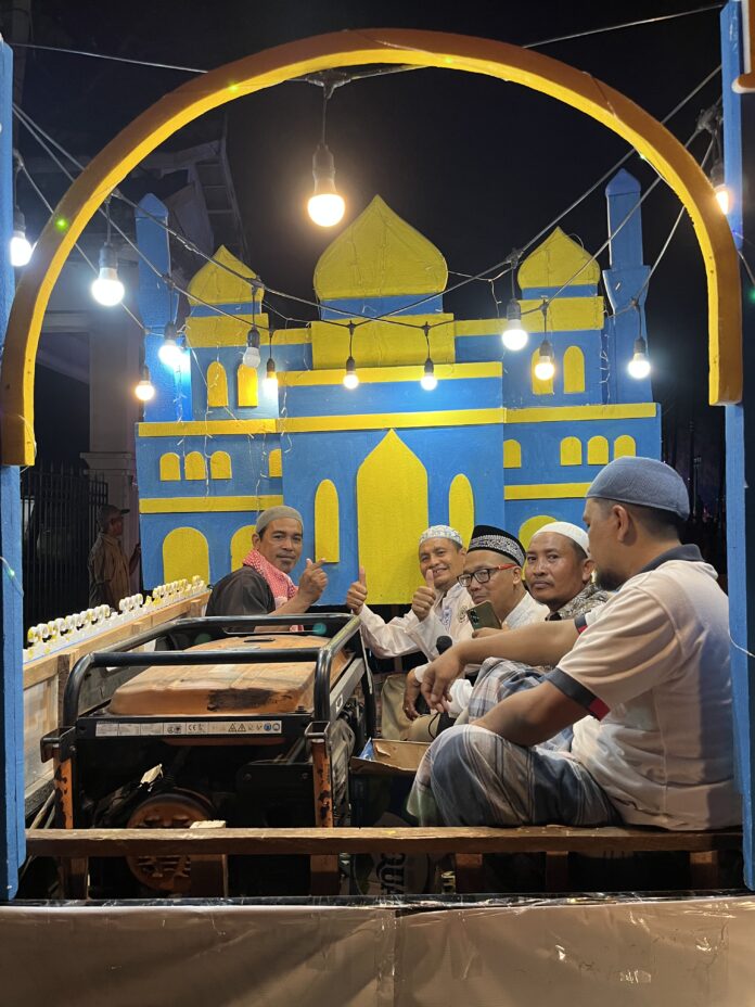 Menyambut hari raya Idulfitri 2025, warga Kota Baubau mengikuti takbiran keliling. Foto:Ridwan