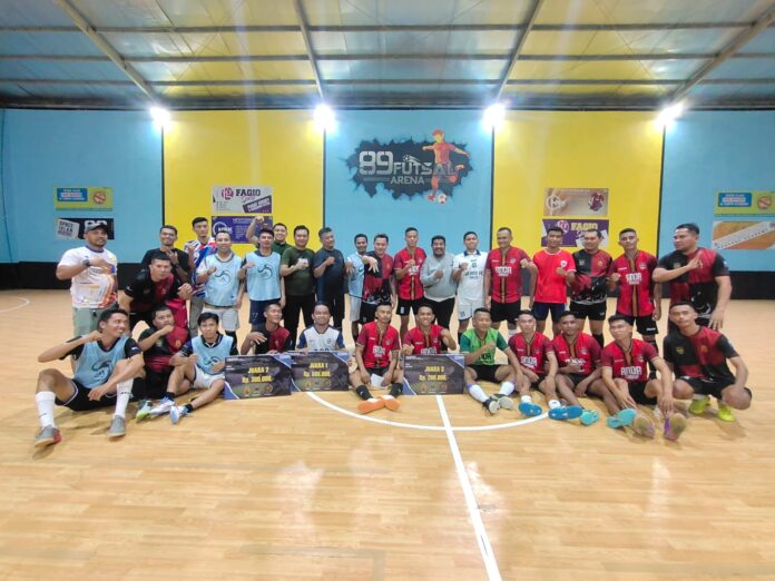 IMG-20250421-WA0002 Foto bersama Tim jurnalis Kepton (sisi kiri), Tim Kompi 725 (sisi tengah) dan Tim BRI (sisi kanan). Foto Humas BRI