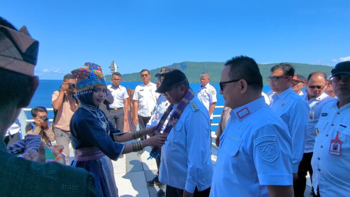 IMG-20250515-WA0005 Rombongan Bupati Busel, Muhammad Adios dan pejabat Kemenkumham Sultra mendapat sambutan saat berkunjung di salah satu destinasi wisata di Buton Selatan. Foto Kominfo Buton Selatan