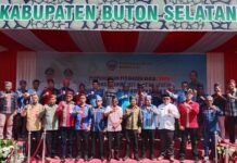 NIP PPPK Buton Selatan Tuntas, Penyerahan SK Dijadwalkan Juni 2025 Bupati Buton Selatan, Muhammad Adios foto bersama pejabat Pemkab Busel. Foto: Ridwan