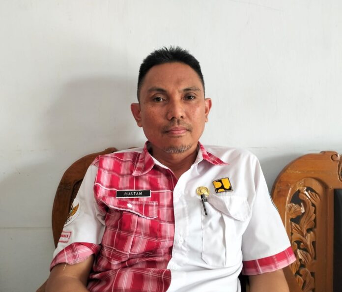 IMG-20250520-WA0000 Kabid Perumahan Dinas Perumahan dan Kawasan Permukiman (Disperkim) Kota Baubau Baubau, Rustam. (Foto Surahman Djunuhi)