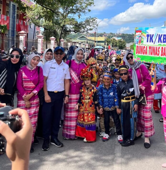 Para siswa PAUD mengikuti Karnaval Budaya Baubau. Foto Dikbud Baubau