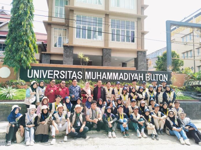 45 mahasiswa dari UGM dan UM Buton yang akan melaksanakan pengabdian selama 50 hari di Desa Gerak Makmur dan Desa Gaya Baru, Kabupaten Buton Selatan.