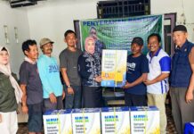 Anggota DPRD Sultra Hj. Nurponirah Salurkan 195 Unit Handsprayer untuk Petani di Konawe