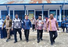 Bupati Buton Selatan Kunjungi Pulau Siompu, Janji Anggarkan Perbaikan Jalan Poros pada 2026